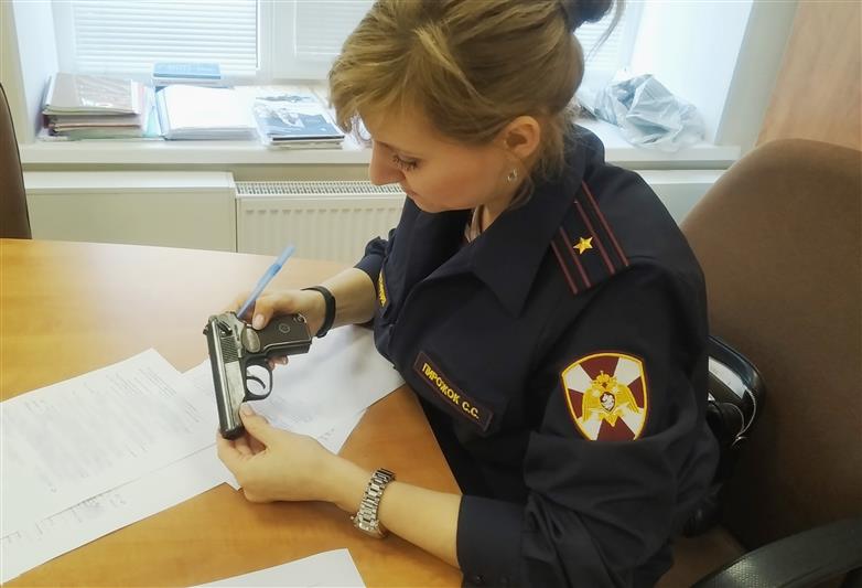 В Петербурге инспекторы Росгвардии изъяли оружие и патроны скончавшегося владельца