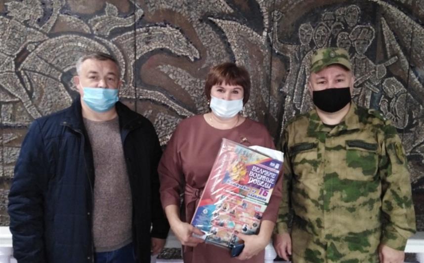 Росгвардейцы Уральского округа поздравили с профессиональным праздником учителей подшефных учреждений