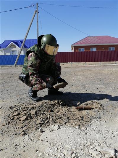 В Калмыкии сотрудники Росгвардии обезвредили боеприпасы времен Великой Отечественной войны