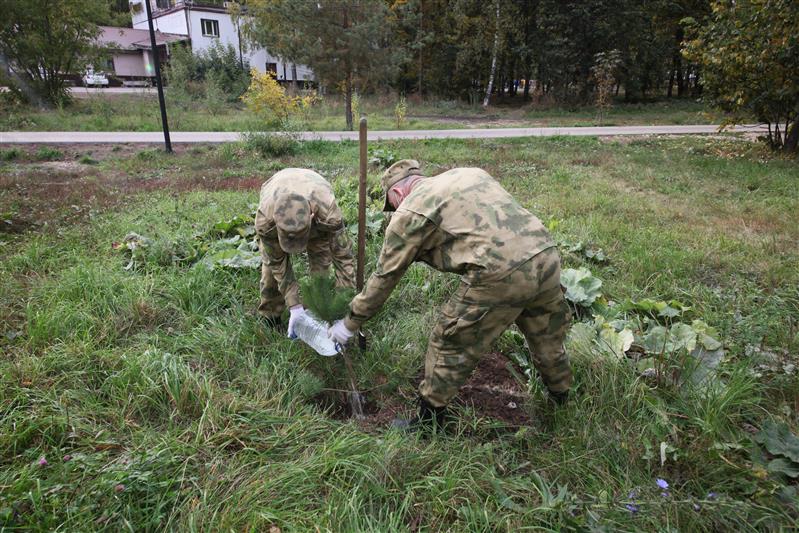 В Нижнем Новгороде военнослужащие Росгвардии приняли участие в экологических акциях 