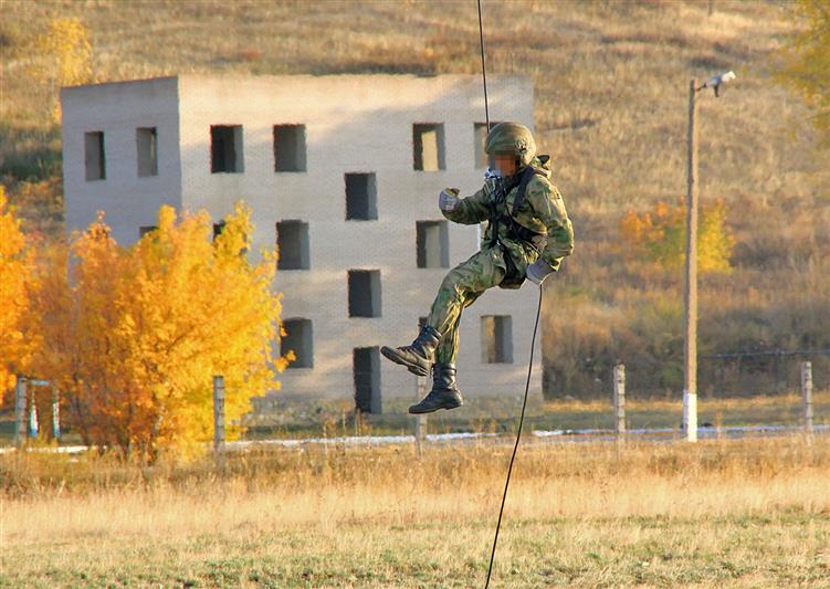 Оренбургский спецназ Росгвардии провел занятия по десантно-штурмовой подготовке (фото)