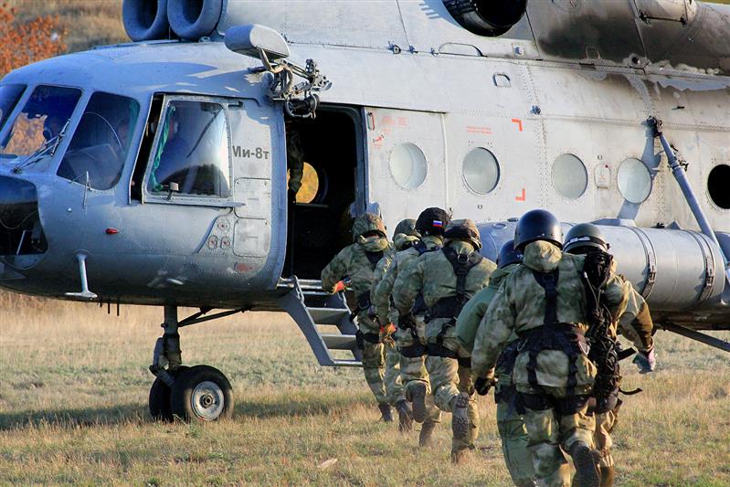 Оренбургский спецназ Росгвардии провел занятия по десантно-штурмовой подготовке (фото)