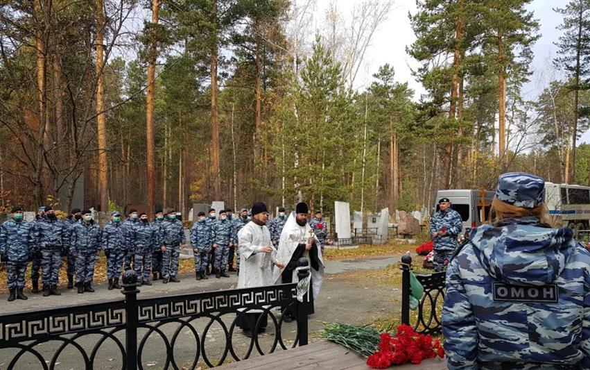 На Среднем Урале сотрудники ОМОН Росгвардии  почтили память погибших боевых товарищей