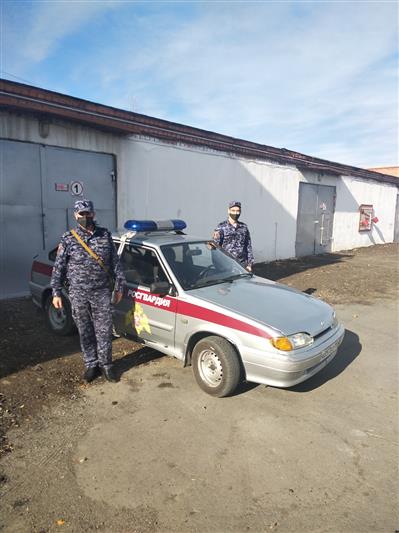 В Оренбуржье сотрудники Росгвардии вернули обеспокоенным родителям потерявшую счет времени девочку