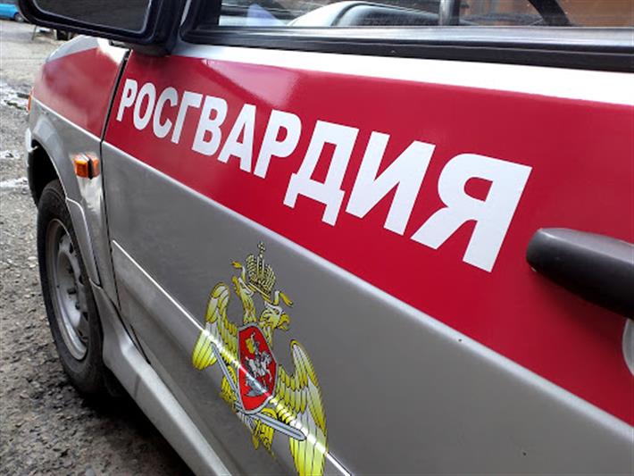 В Новосибирской области росгвардейцы задержали подозреваемых в проникновении на охраняемый объект с целью кражи