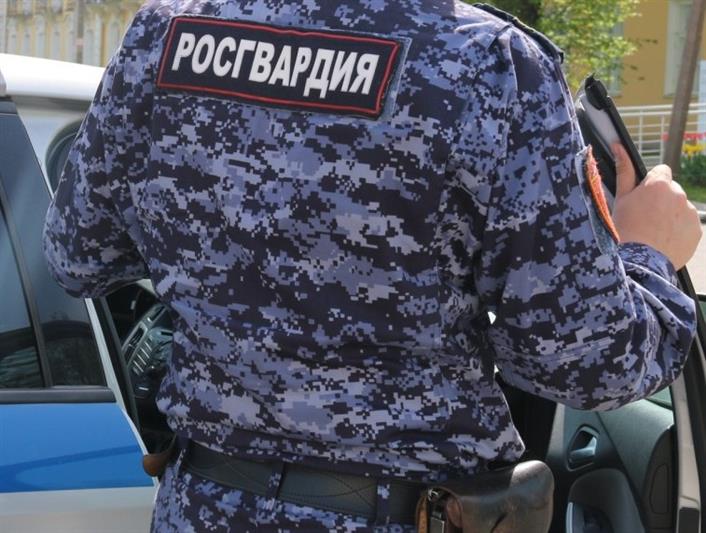 В Барнауле росгвардейцы задержали подозреваемого в поджоге 