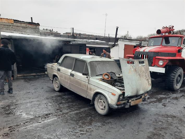 В Кузбассе росгвардейцы помогли горожанину уберечь имущество от пожара 