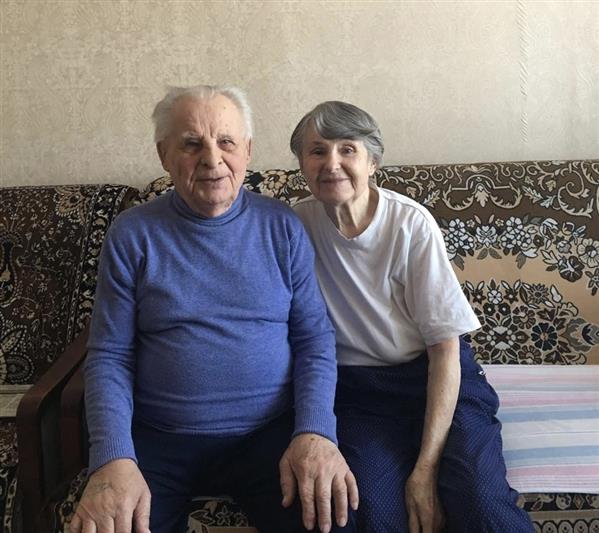 Сотрудники Росгвардии поздравили с 90-летием труженика тыла и ветерана вневедомственной охраны Петра Осипкова