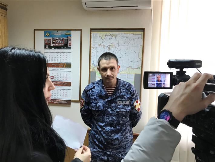 Красносулинские журналисты познакомились со службой сотрудников вневедомственной охраны 