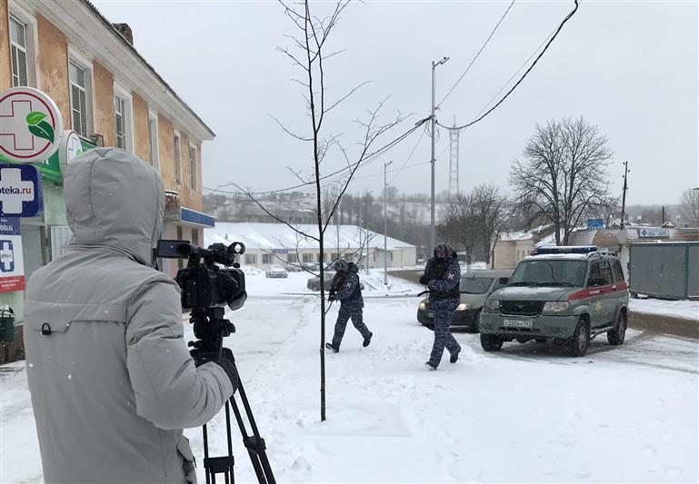 Красносулинские журналисты познакомились со службой сотрудников вневедомственной охраны 