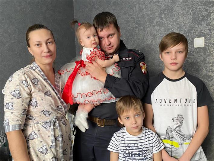 В Сибирском округе Росгвардии более 39 многодетных семей приняли участие в региональной ведомственной акции «Букет цветов жизни»