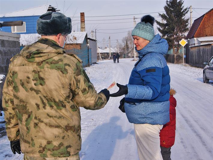 Акцию в память о поэте-фронтовике Георгии Суворове провели военнослужащие Росгвардии в Абакане