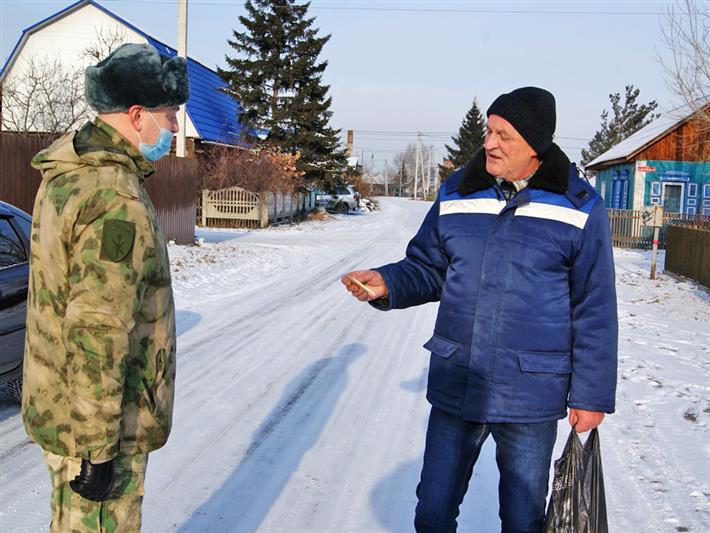 Акцию в память о поэте-фронтовике Георгии Суворове провели военнослужащие Росгвардии в Абакане
