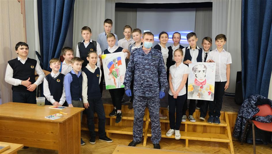 Орловские школьники к годовщине рождения первого командира внутренней стражи России Е.Ф. Комаровского написали его портреты
