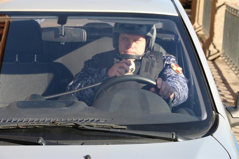 В Петербурге сотрудниками Росгвардии задержан мужчина, угрожавший гражданам ножом-мачете