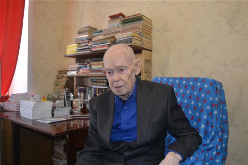 В Зауралье Росгвардия поздравила с 95-летним юбилеем ветерана вневедомственной охраны 