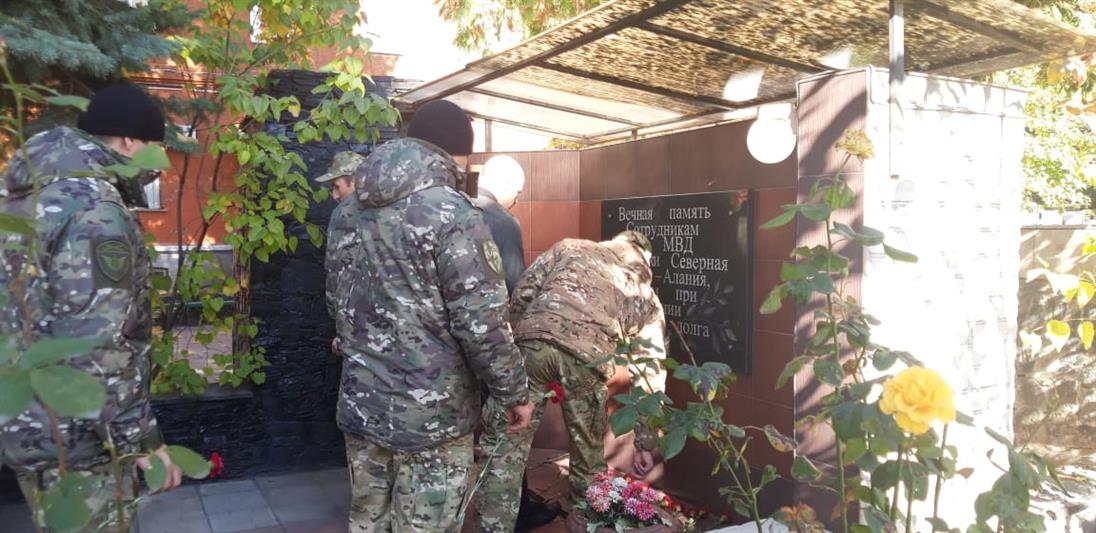В Северной Осетии сотрудники ОМОН почтили память погибших сослуживцев
