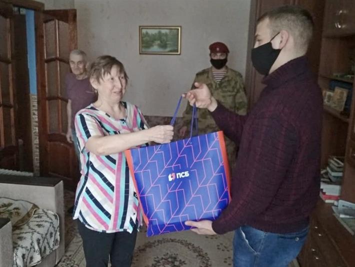Казанские спецназовцы Росгвардии в день матери посетили семьи погибших боевых товарищей