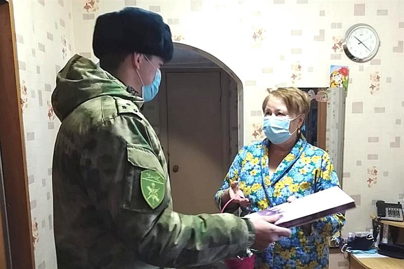 Представители зауральского управления Росгвардии  поздравили матерей погибших воинов правопорядка с наступающим праздником
