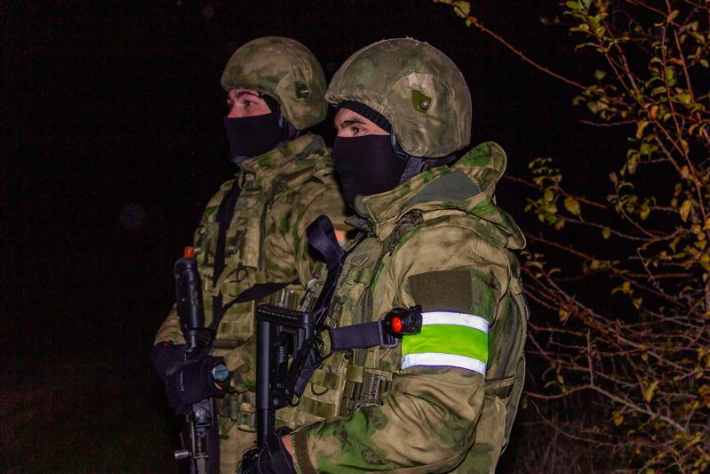 Бойцы краснодарского ОМОН Росгвардии отрабатывают выполнение задач по предназначению (видео) 