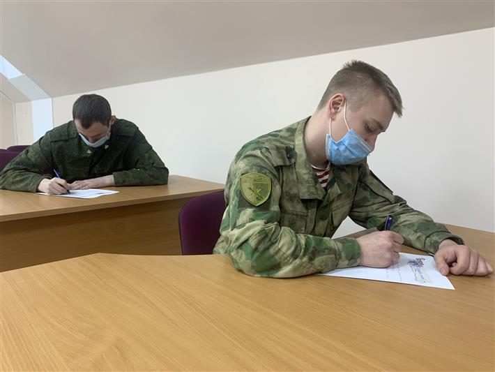 В День матери на Ямале росгвардейцы поздравили своих мам, написав им трогательные письма (видео)