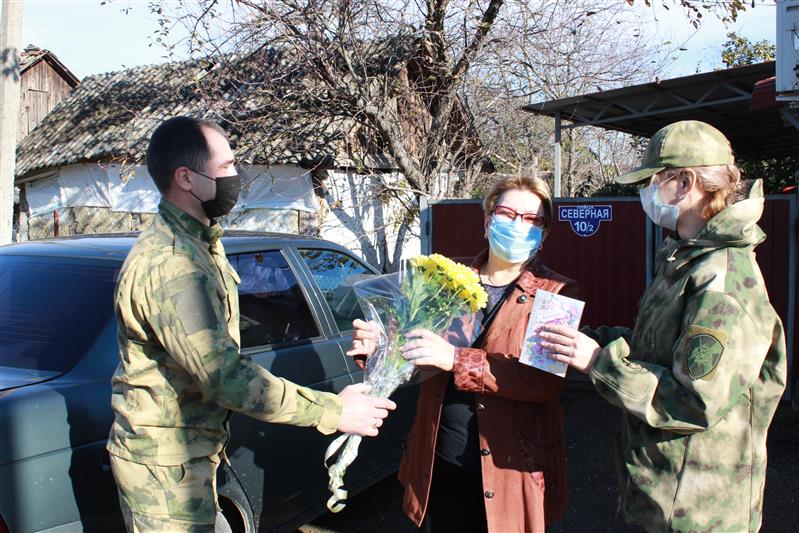В Адыгее сотрудники Росгвардии навестили матерей погибших сослуживцев