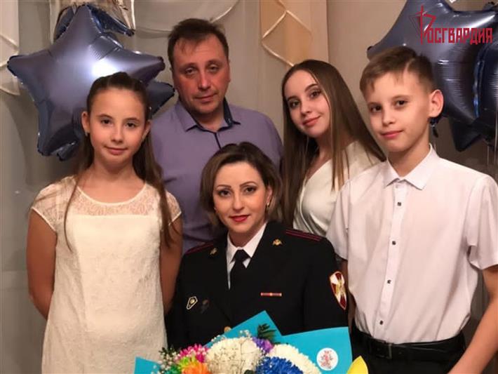 Акция ко Дню матери стартовала в Сибирском округе Росгвардии
