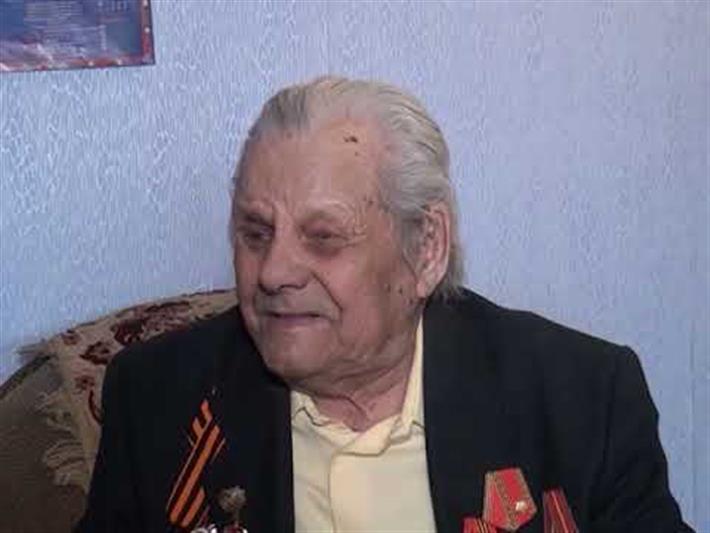  Росгвардейцы поздравили с 93-летием ветерана  Великой Отечественной войны Петра Маклецова 