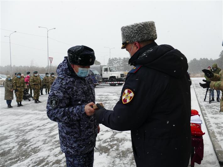 В Ангарске росгвардейцам вручили ключи от новых квартир 