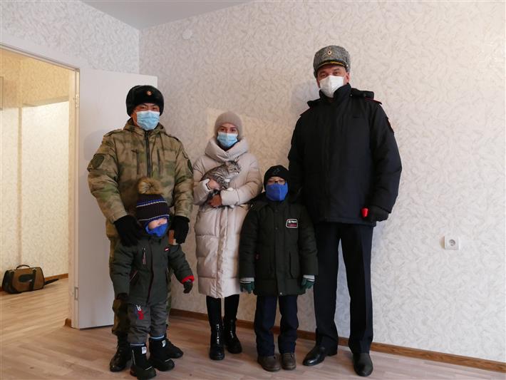 В Ангарске росгвардейцам вручили ключи от новых квартир 
