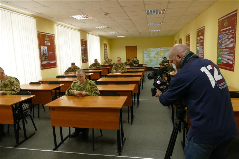 Корреспонденты омского телевидения побывали на акции  «Спасибо, мама» в воинской части Росгвардии