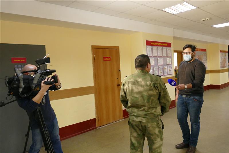 Корреспонденты омского телевидения побывали на акции  «Спасибо, мама» в воинской части Росгвардии