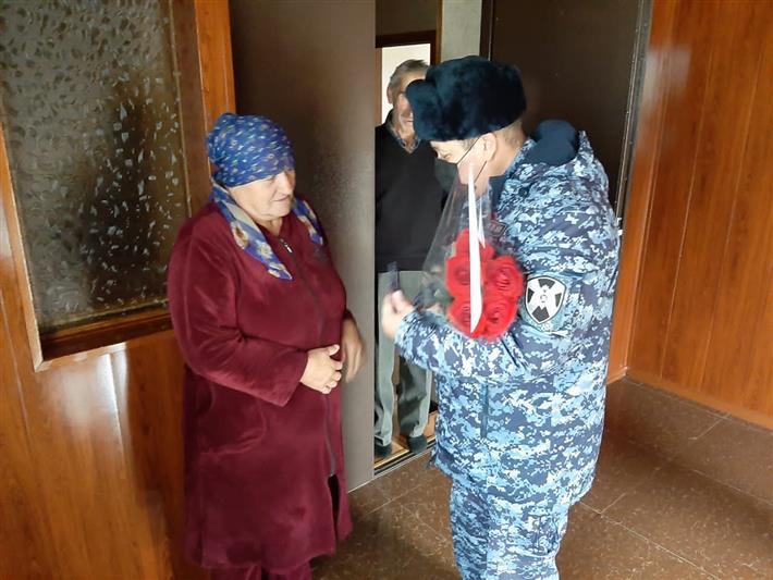 В Кабардино-Балкарии росгвардейцы  навестили мать погибшего сослуживца