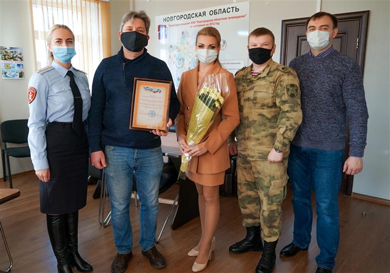 В Северо-Западном округе росгвардейцы поздравили журналистов со Всероссийским днем телевидения