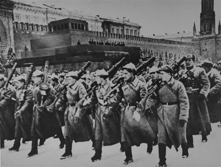 Дивизия им. Ф.Э. Дзержинского на  историческом параде в Москве 7 ноября 1941 года
