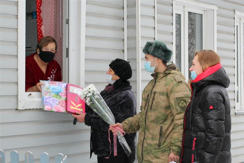 В Нижегородской области военнослужащие бригады Росгвардии навестили матерей и вдов погибших товарищей
