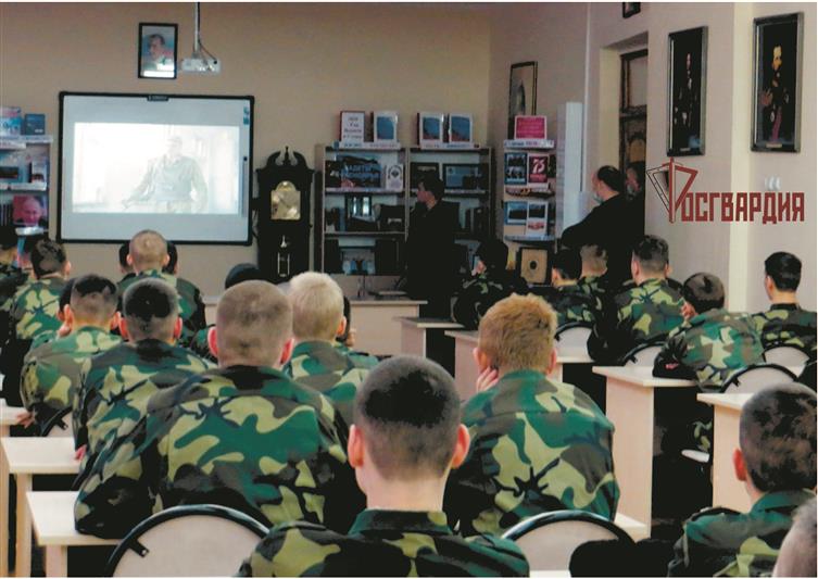 Офицер Росгвардии провел для красноярских кадет Урок мужества, посвященный  Дню Героев Отечества