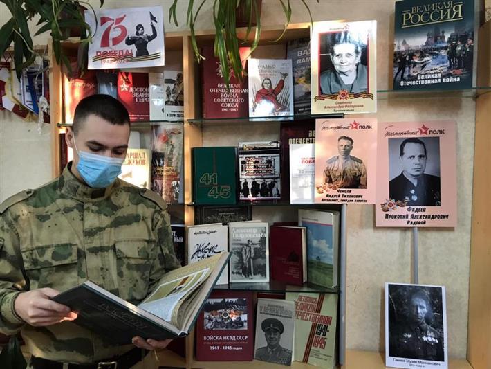Военнослужащие, сотрудники и кадеты Росгвардии из Тюмени почтили память пропавших без вести защитников Отечества