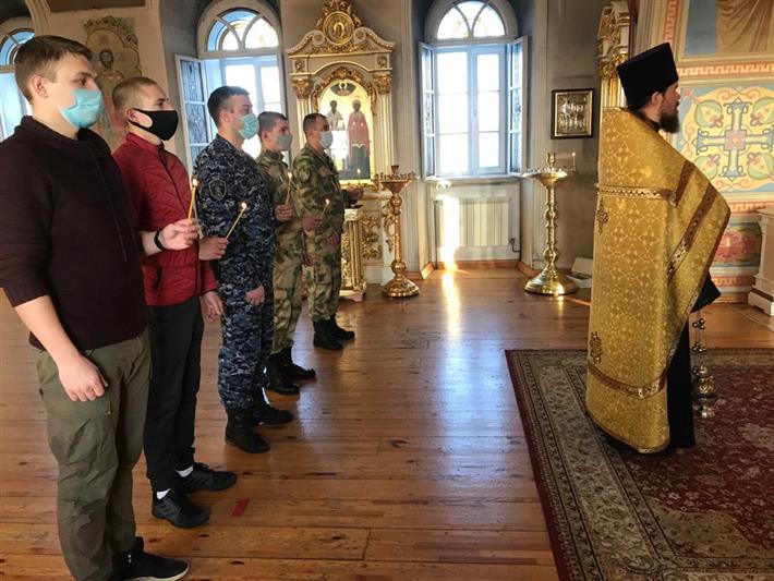 В Томской области росгвардейцы почтили память погибших воинов в честь Дня неизвестного солдата