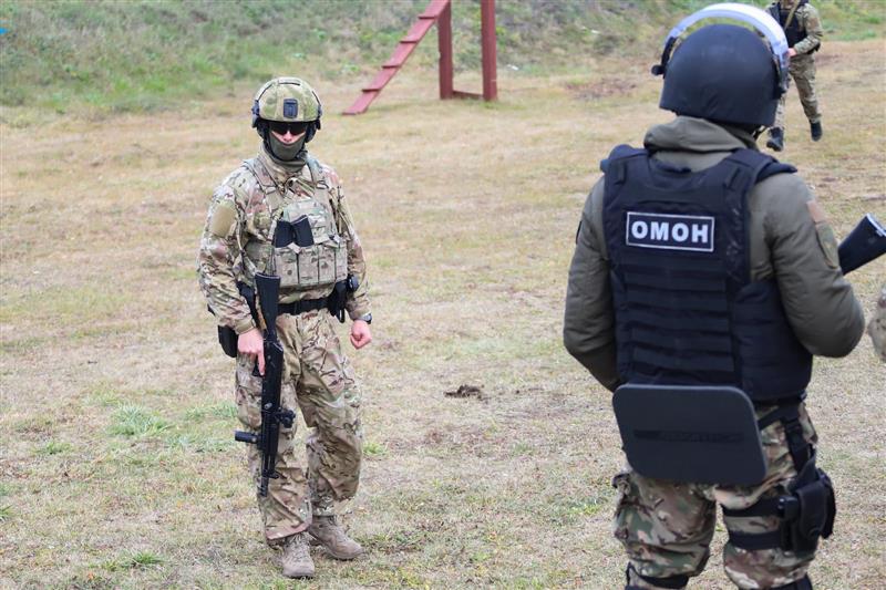 Сотрудники ОМОН Управления Росгвардии по Новосибирской области отмечают День образования отряда