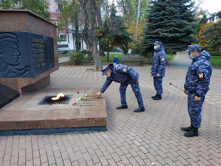 В субъектах Южного федерального округа росгвардейцы присоединились к мероприятиям, посвященным Дню Неизвестного солдата