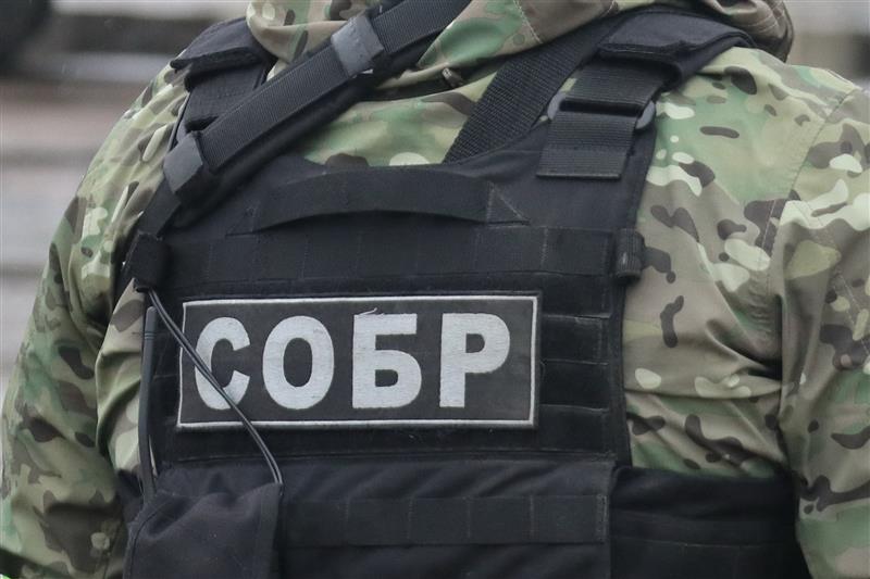 В Ленинградской области сотрудники СОБР обеспечили проведение обысков по делу о кражах у пенсионеров