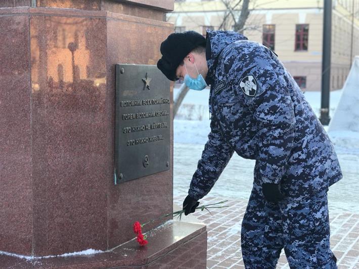 В Сибирском округе Росгвардии проходят патриотические мероприятия, приуроченные ко Дню Неизвестного солдата