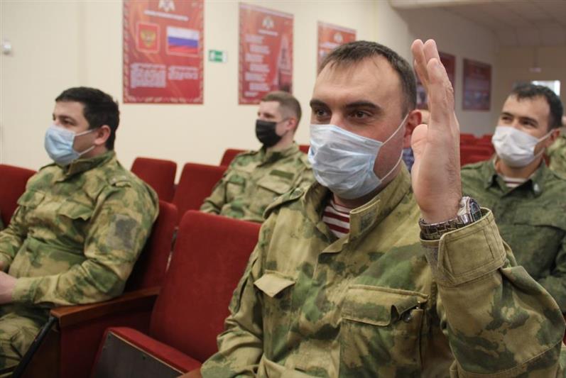 Более 300 росгвардейцев из Тюмени стали участниками патриотического проекта «Фронтовая тетрадь»
