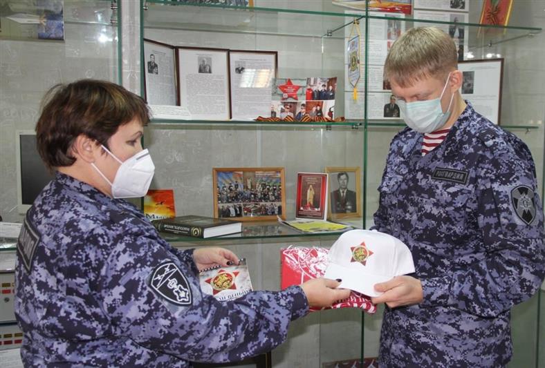 Более 300 росгвардейцев из Тюмени стали участниками патриотического проекта «Фронтовая тетрадь»