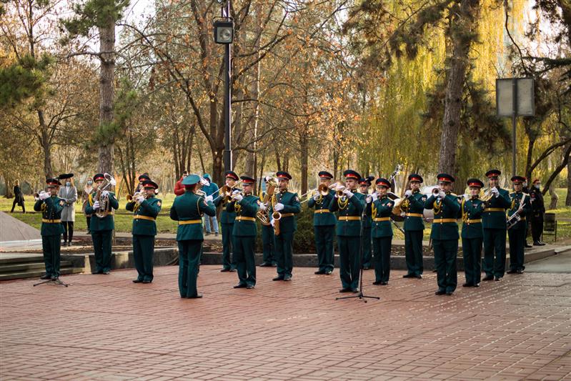 В субъектах Южного федерального округа росгвардейцы присоединились к мероприятиям, посвященным Дню Неизвестного солдата