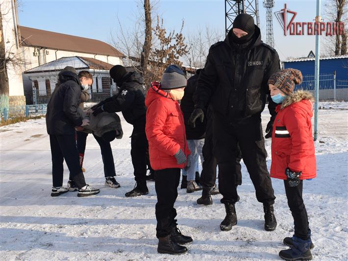 Совместная акция Росгвардии и ГИБДД проведена в детском социальном учреждении в Иркутске (фото, видео)