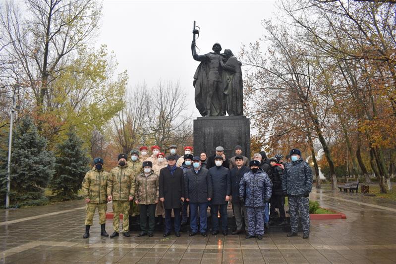 В Северо-Кавказском округе Росгвардии прошли торжественные мероприятия, посвященные Дню Неизвестного солдата