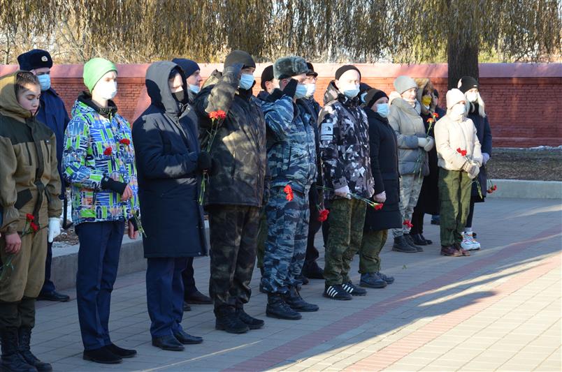 В День неизвестного солдата в регионах Центрального Федерального округа сотрудники и военнослужащие Росгвардии почтили память боевых товарищей 