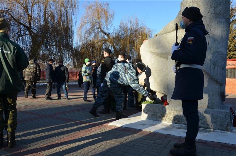 В День неизвестного солдата в регионах Центрального Федерального округа сотрудники и военнослужащие Росгвардии почтили память боевых товарищей 